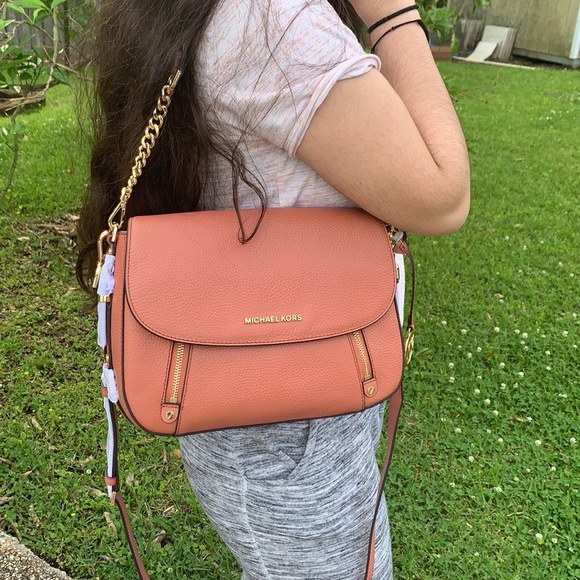 Michael Kors Bedford Legacy Medium Flap Shoulder - Picture 15 of 15